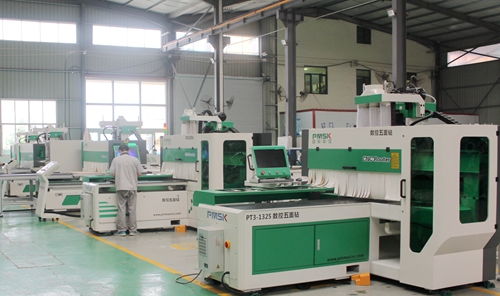 小型全屋定制家具加工廠 生產(chǎn)設(shè)備選擇中關(guān)于軟件及輔助設(shè)備的常見(jiàn)誤區(qū)